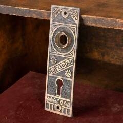 #47113 - Antique&nbsp;FC&nbsp;Linde&nbsp;&&nbsp;Co.&nbsp;Doorknob&nbsp;Backplate&nbsp;image