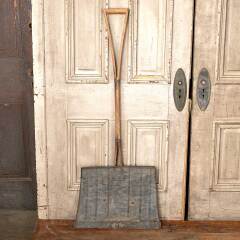 #49320 - Antique&nbsp;Wood&nbsp;and&nbsp;Metal&nbsp;Snow&nbsp;Shovel&nbsp;image