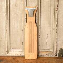 #52052 - Vintage&nbsp;NORMARK&nbsp;Wood&nbsp;Fish&nbsp;Scaling&nbsp;Board&nbsp;image
