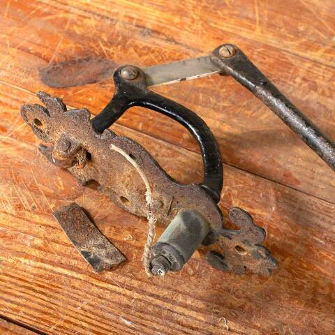 #21385 Salvaged Antique Tudor Door Bell Pull Handle image 6