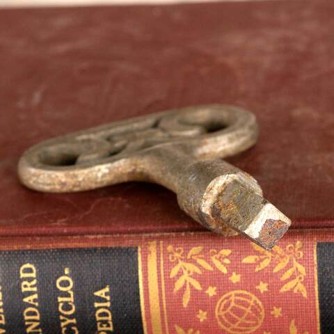 #23805 Antique Cast Iron Fireplace Gas Key image 4