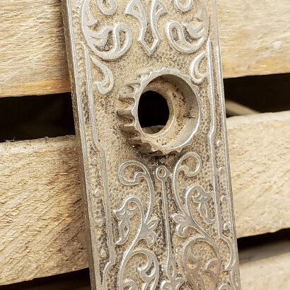 #25067 Antique R&E Avallon Doorknob Backplate image 4