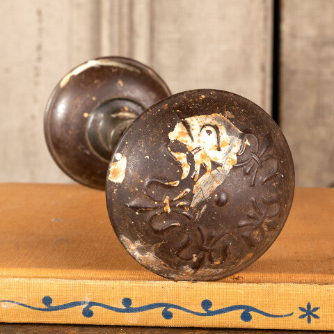#27722 Antique Lockwood Fleur-De-Lis Doorknobs image 2