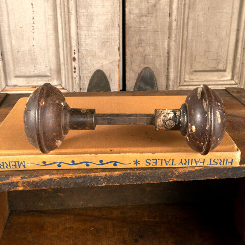 #27722 Antique Lockwood Fleur-De-Lis Doorknobs image 3