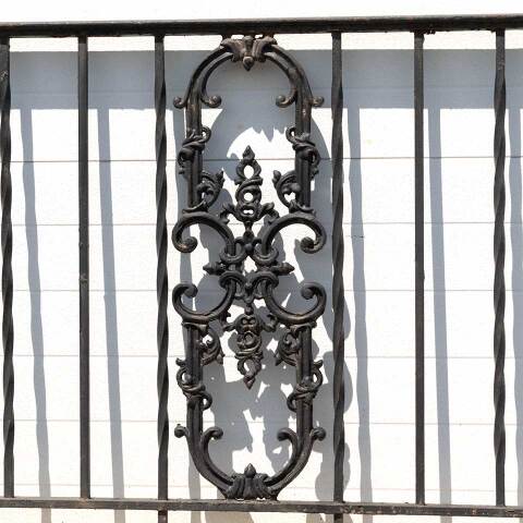 #34649 Salvaged Vintage Cast Iron Railing Section image 3