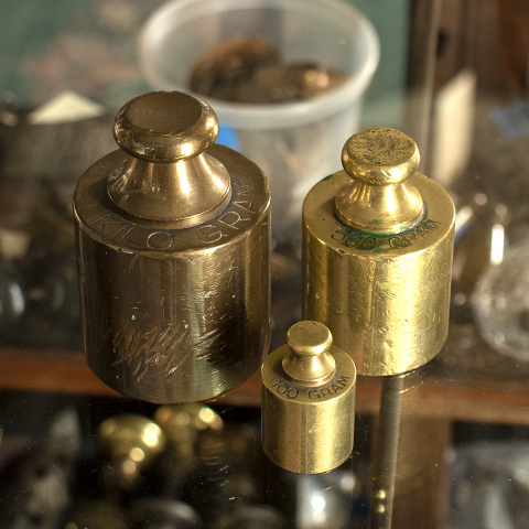 #37291 Antique Brass European Scale Weights image 4