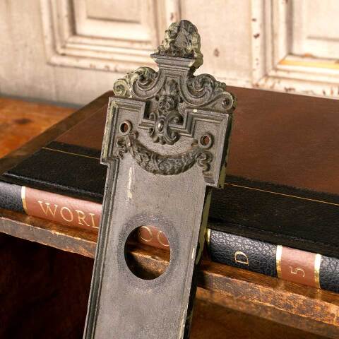 #37425 Antique Dartmoor Entry Doorknob Backplate image 2