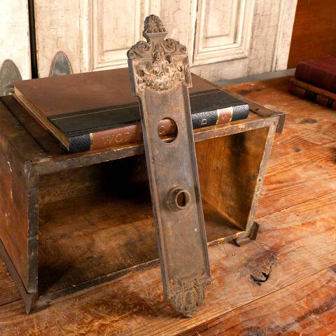 #37425 Antique Dartmoor Entry Doorknob Backplate image 7