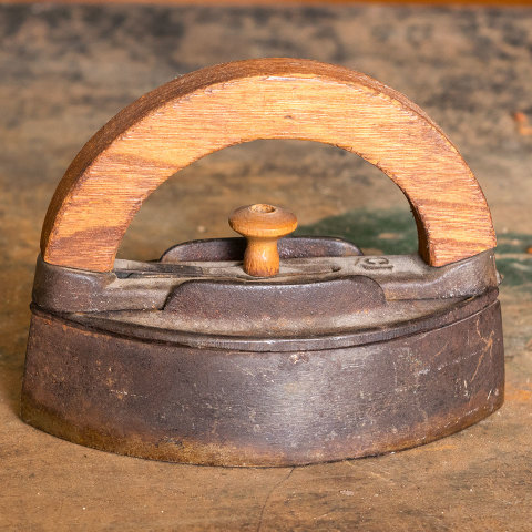 #38971 Antique Sad Iron image 2