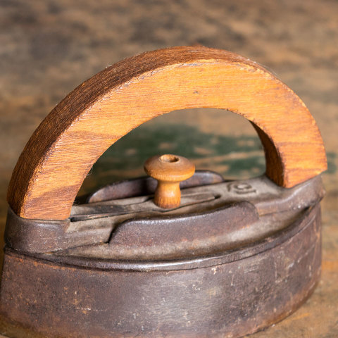 #38971 Antique Sad Iron image 3