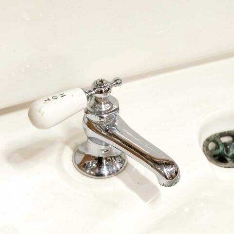 #40361 Antique Porcelain Bathroom Sink with Legs image 5