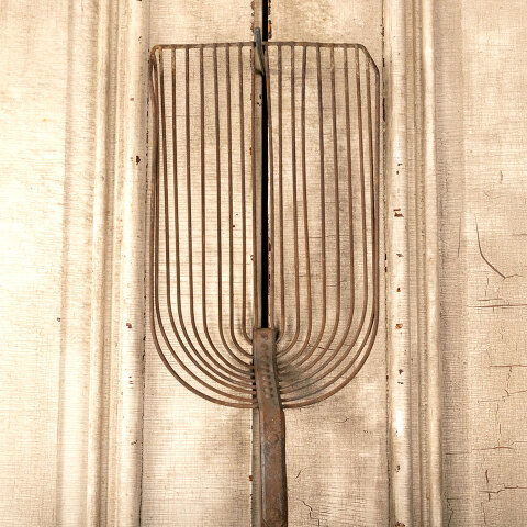 #42628 Antique Primitive Wood & Metal Wire Shovel image 2