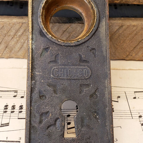 #42959 Antique Chicago Niles Doorknob Backplate image 5