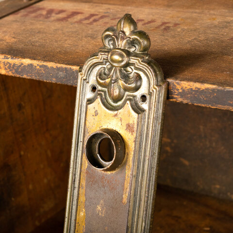 #43953 Russell & Erwin Leroy Doorknob Backplate image 3