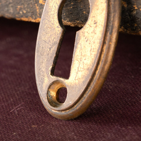 #44038 Antique Yale Door Keyhole Escutcheon image 3