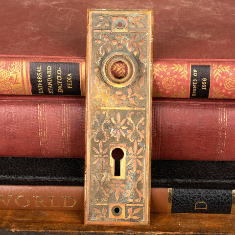 #45330 Antique Lockwood Doorknob Backplate image 2