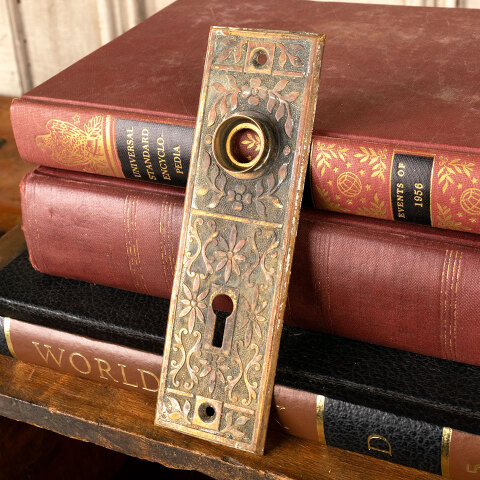 #45336 Antique Sargent Doorknob Backplate image 5