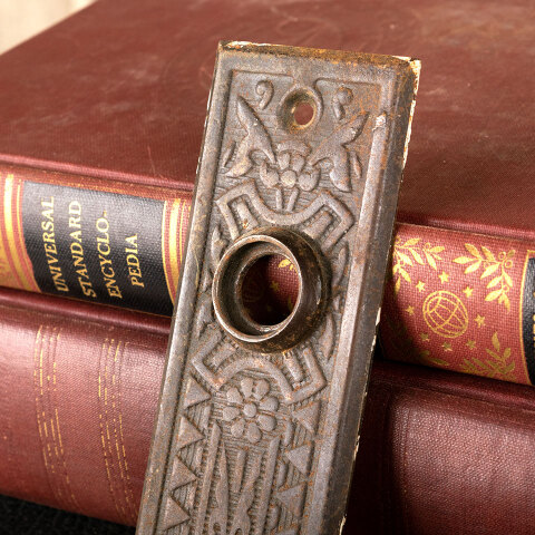 #45336 Antique Sargent Doorknob Backplate image 2