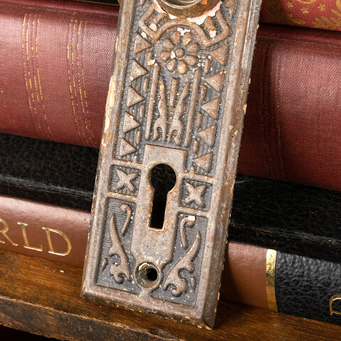 #45336 Antique Sargent Doorknob Backplate image 4