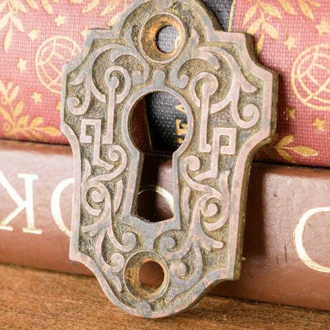 #46096 Antique Ornate Bronze Keyhole Escutcheon image 3