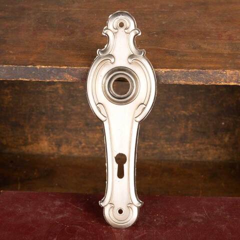 #46956 Antique Russwin Cleo Doorknob Backplate image 3