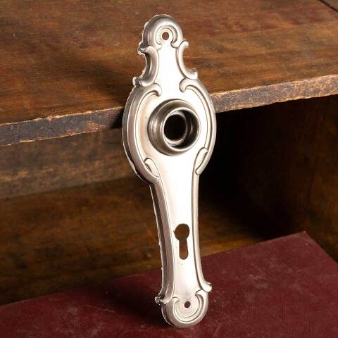 #46956 Antique Russwin Cleo Doorknob Backplate image 2