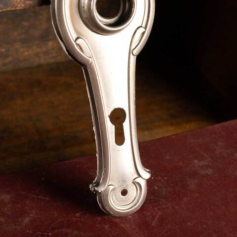 #46956 Antique Russwin Cleo Doorknob Backplate image 5