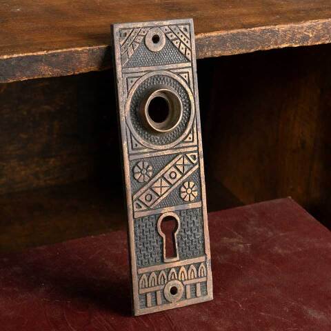 #47113 Antique FC Linde & Co. Doorknob Backplate image 2