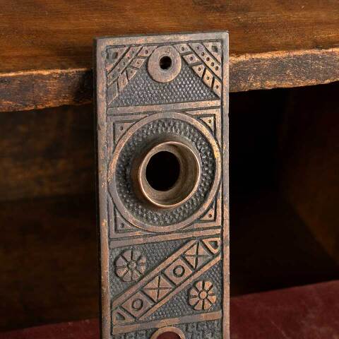 #47113 Antique FC Linde & Co. Doorknob Backplate image 3