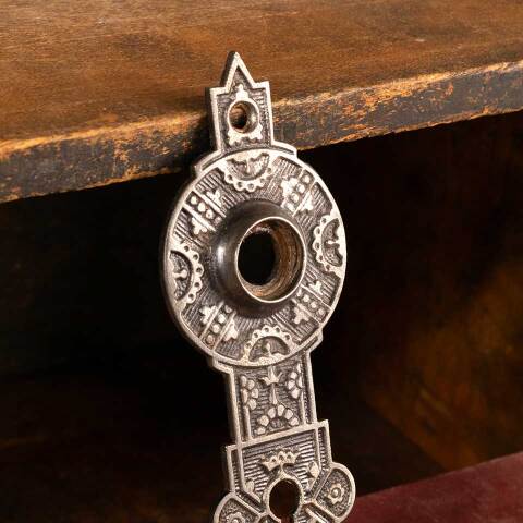 #47470 Antique Victorian Doorknob Backplate image 2