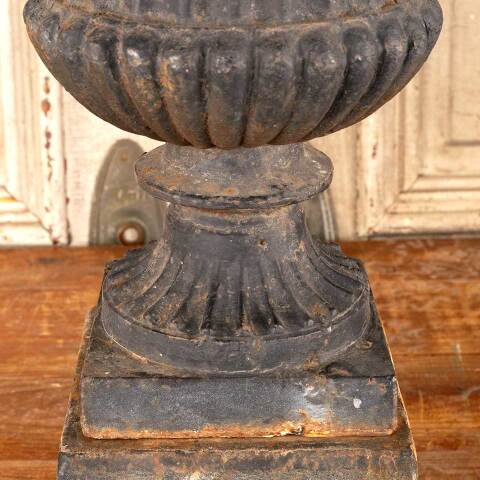 #47553 11 1/2" Cast Iron Garden Urn & Base image 3