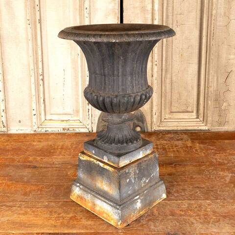 #47553 11 1/2" Cast Iron Garden Urn & Base image 6