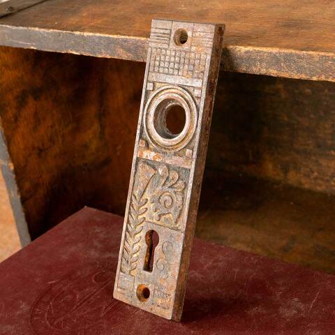 #47783 Antique Lockwood Doorknob Backplate image 2