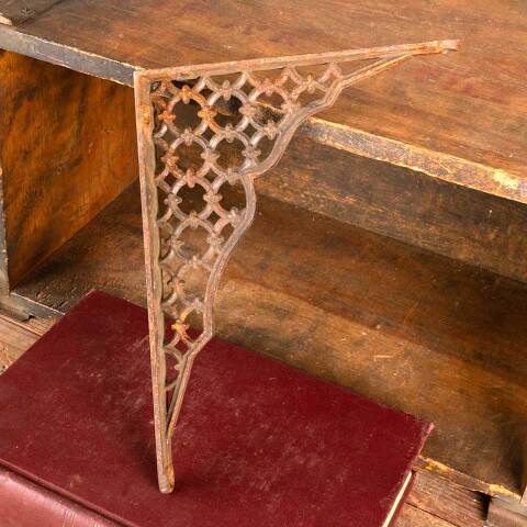 #47894 Antique Ornate Cast Iron Shelf Bracket image 3