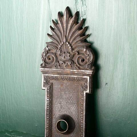 #47992 Antique Ohio Statehouse Doorknob Backplate image 4