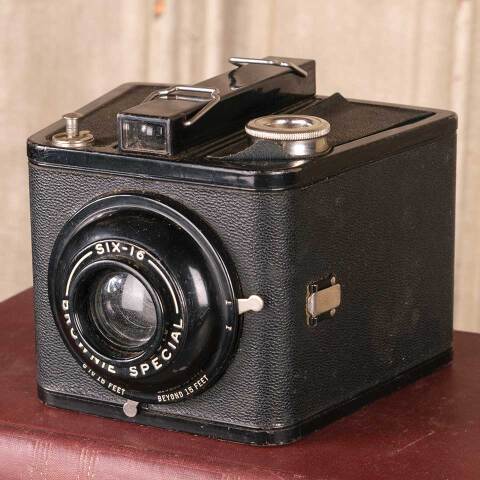 #49778 Antique Brownie Special Six-16 Camera image 2