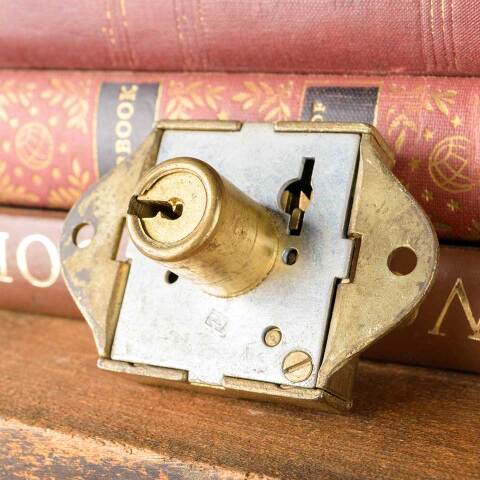 #50149 Vintage Yale Furniture Lock & Key image 5