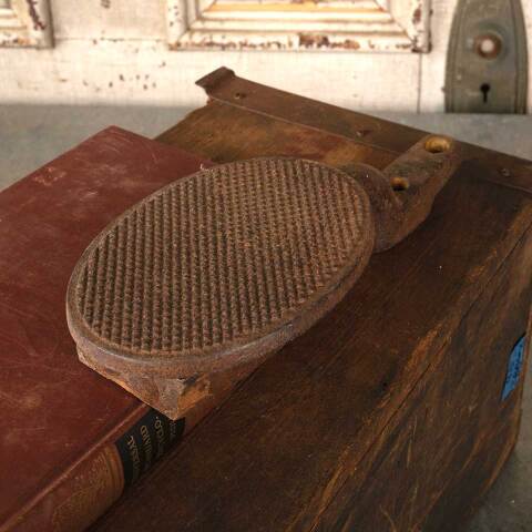 #51614 Antique Cast Iron Horse Carriage Step image 3