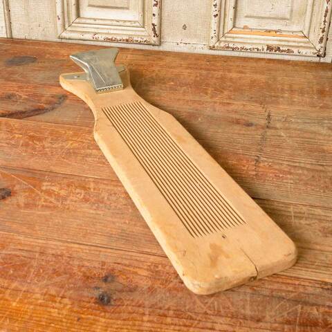 #52052 Vintage NORMARK Wood Fish Scaling Board image 6