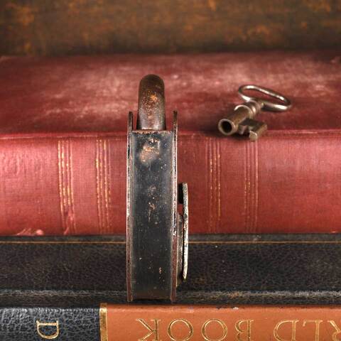 #52610 Antique Davenport Mallory Padlock & Key image 7