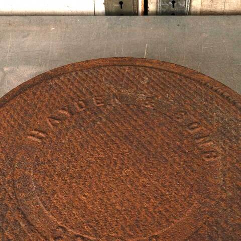 #52947 Cast Iron Cistern Access Surround & Cover image 2