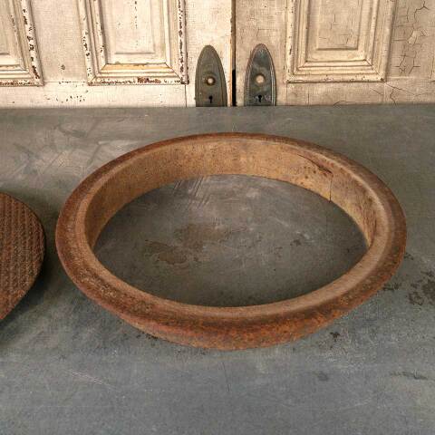 #52947 Cast Iron Cistern Access Surround & Cover image 5