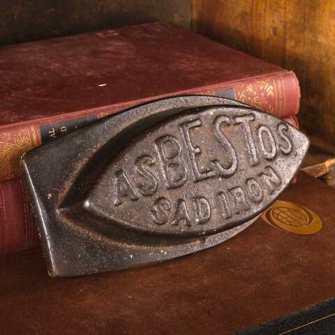 #54815 Antique Cast Iron ASBESTOS Sad Iron image 3